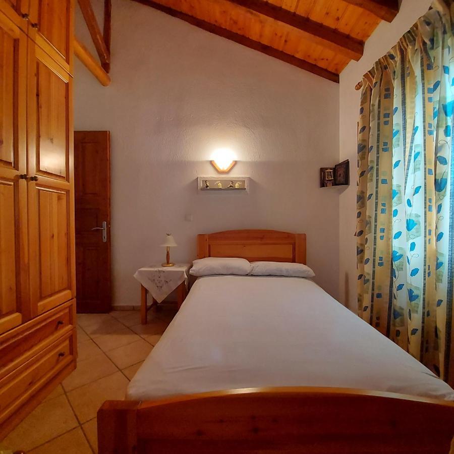 Villa Amfithea Moni Evaggelistrias Esterno foto