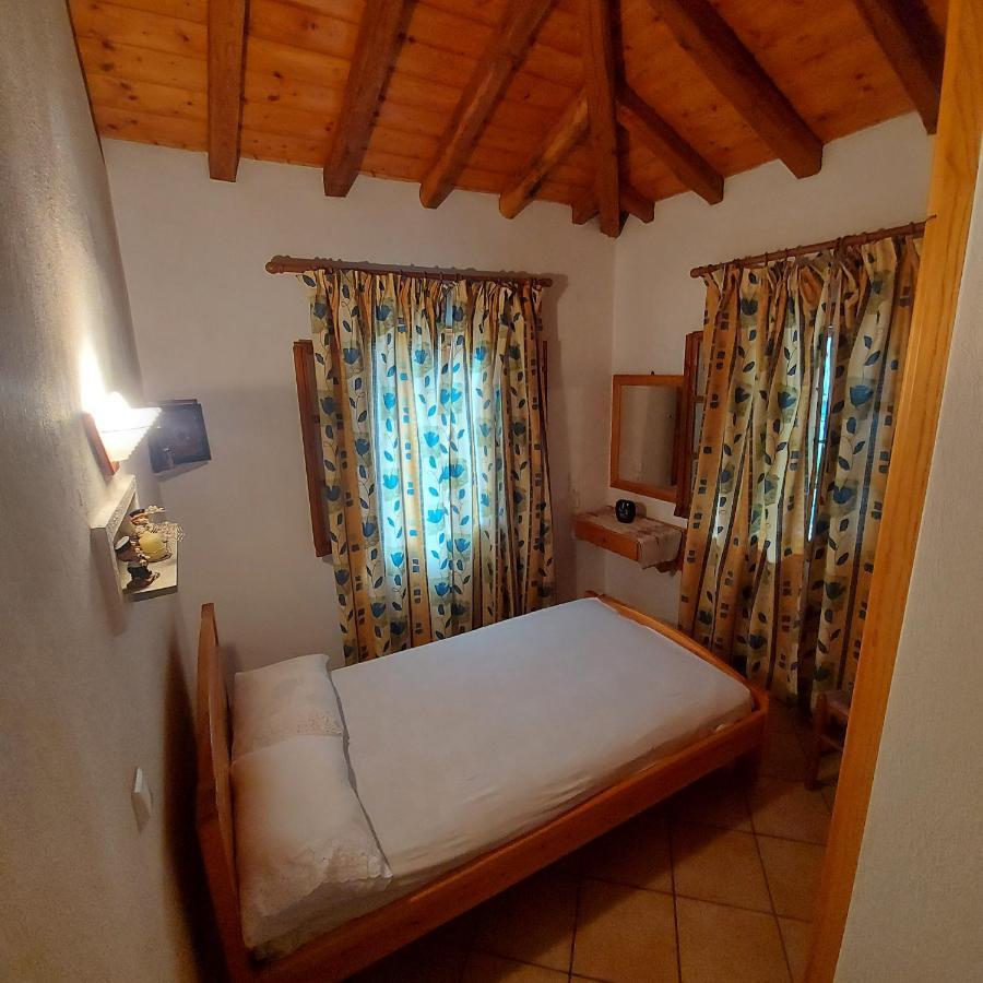 Villa Amfithea Moni Evaggelistrias Esterno foto